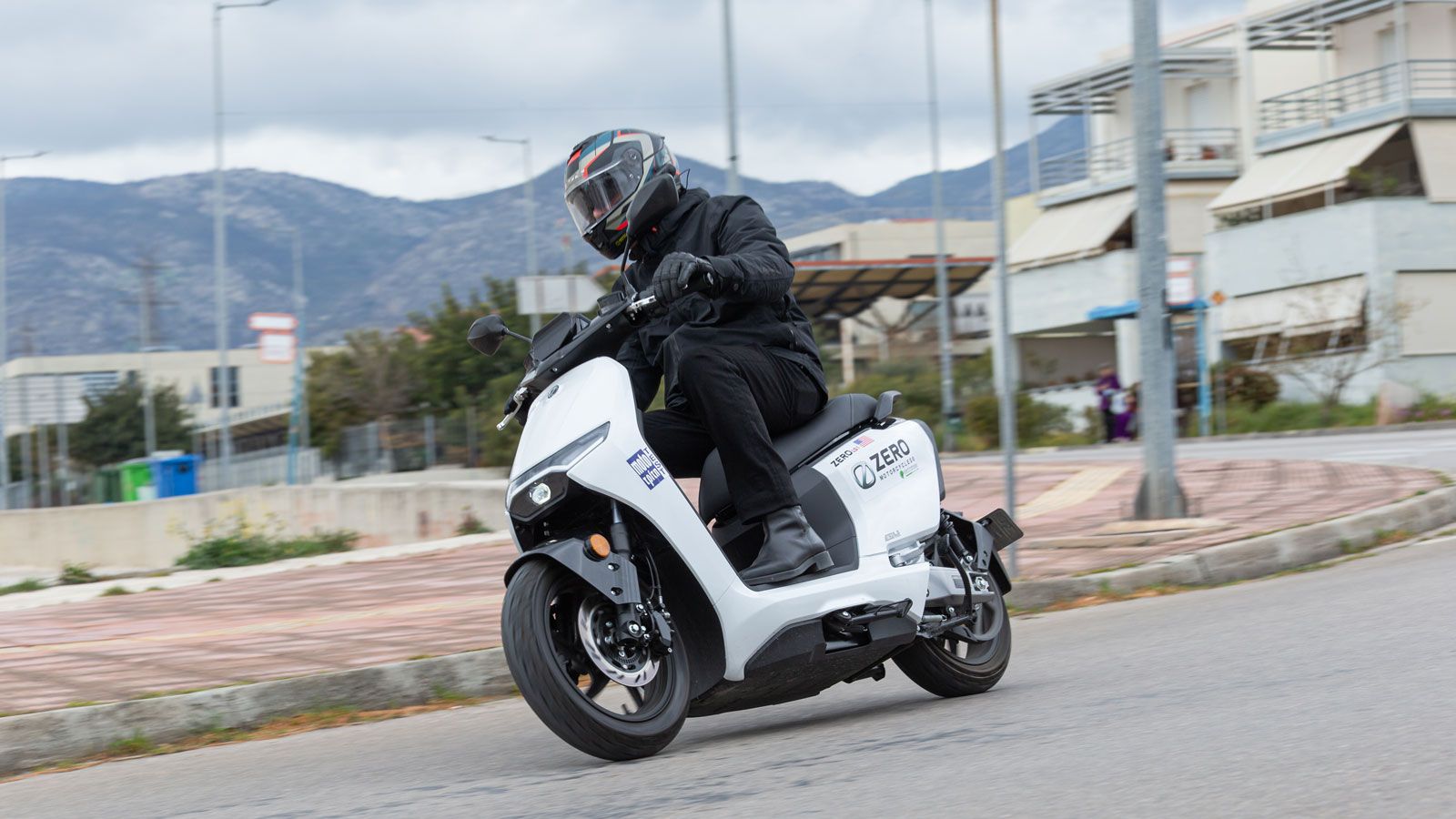 Ακόμα και σε μικρά «ανοίγματα» μερικών μέτρων, η αίσθηση αυτή είναι πάντα το ίδιο διασκεδαστική.