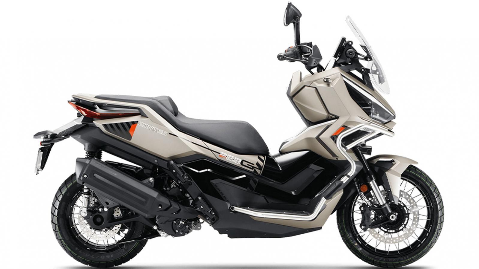 Η πιο καθοριστική αλλαγή στο ZONTES G368 ETC αφορά τα ηλεκτρονικά, με την υιοθέτηση ηλεκτρικού γκαζιού (ETC) και την προσθήκη cruise control, ανεβάζον