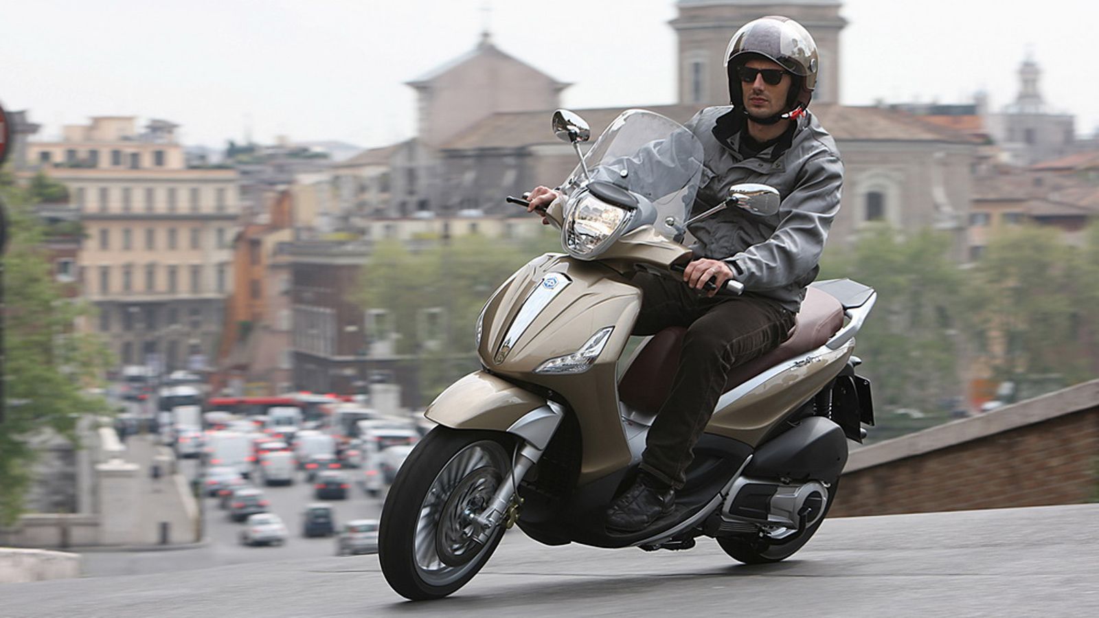 25 χρόνια Piaggio Beverly: Το scooter που άλλαξε την καθημερινή μετακίνηση