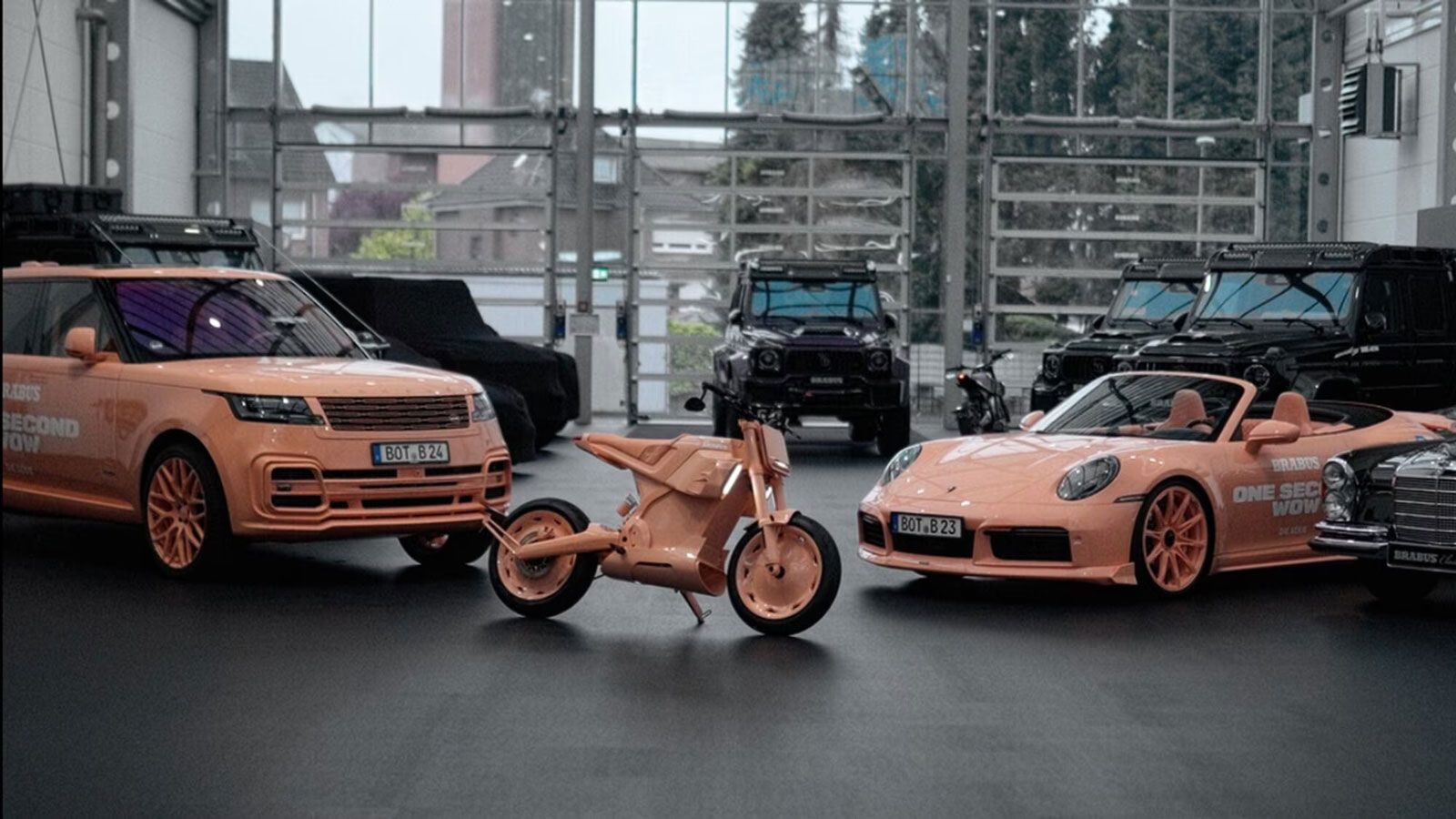 Η μετάδοση γίνεται μέσω ιμάντα carbon, επιλογή που μειώνει θόρυβο και συντήρηση, ενώ προσφέρει πιο premium αίσθηση λειτουργίας.