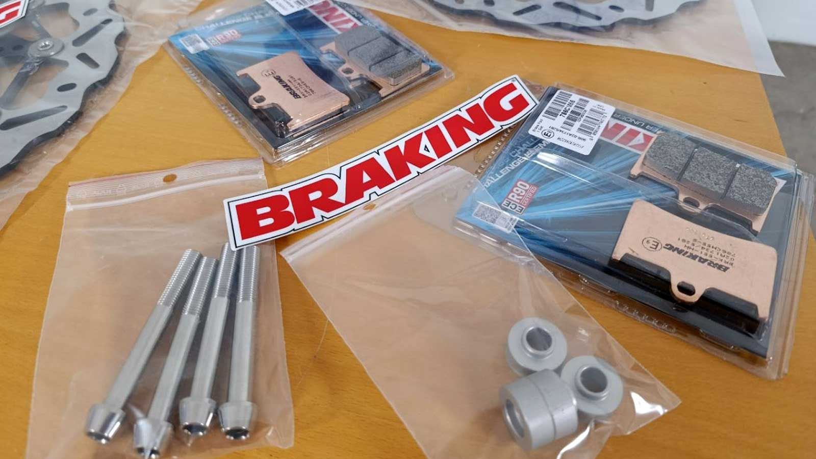Kit με  oversized δισκόπλακες από την Braking για Yamaha MT-09/Tracer 09(OKWK1) 