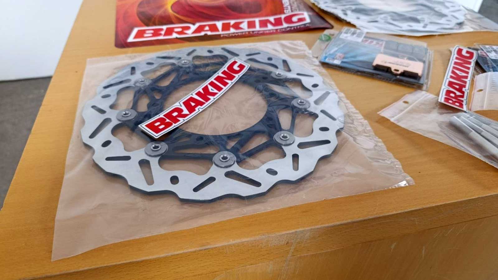 Kit με  oversized δισκόπλακες από την Braking για Yamaha MT-09/Tracer 09(OKWK1) 