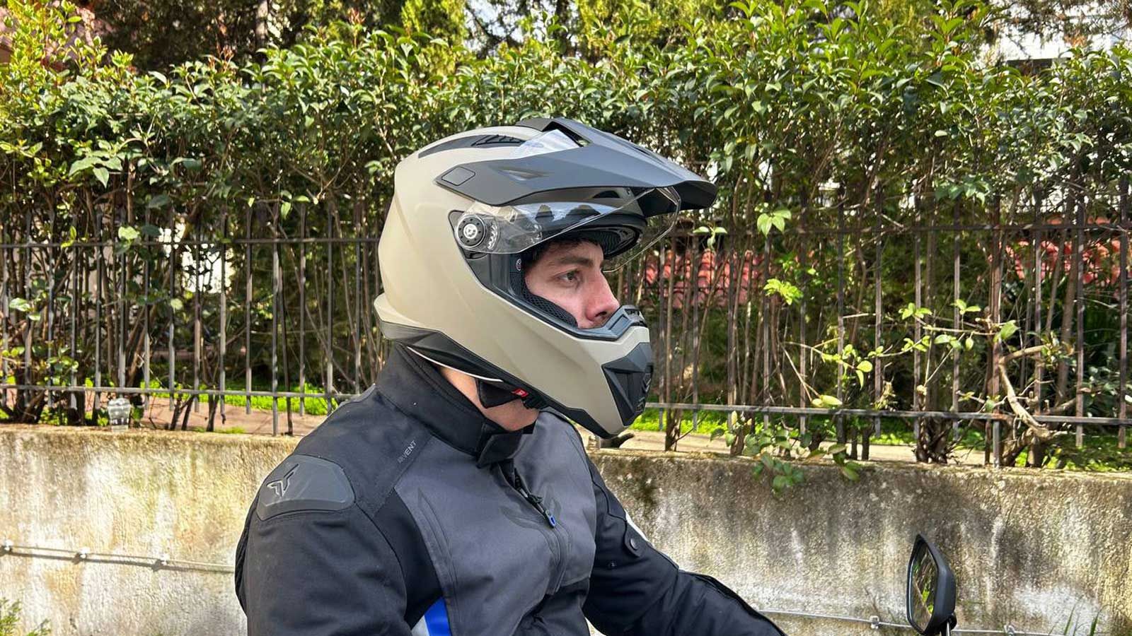 Η εσωτερική επένδυση του FSD 805 αγκαλιάζει ομοιόμορφα το κεφάλι.