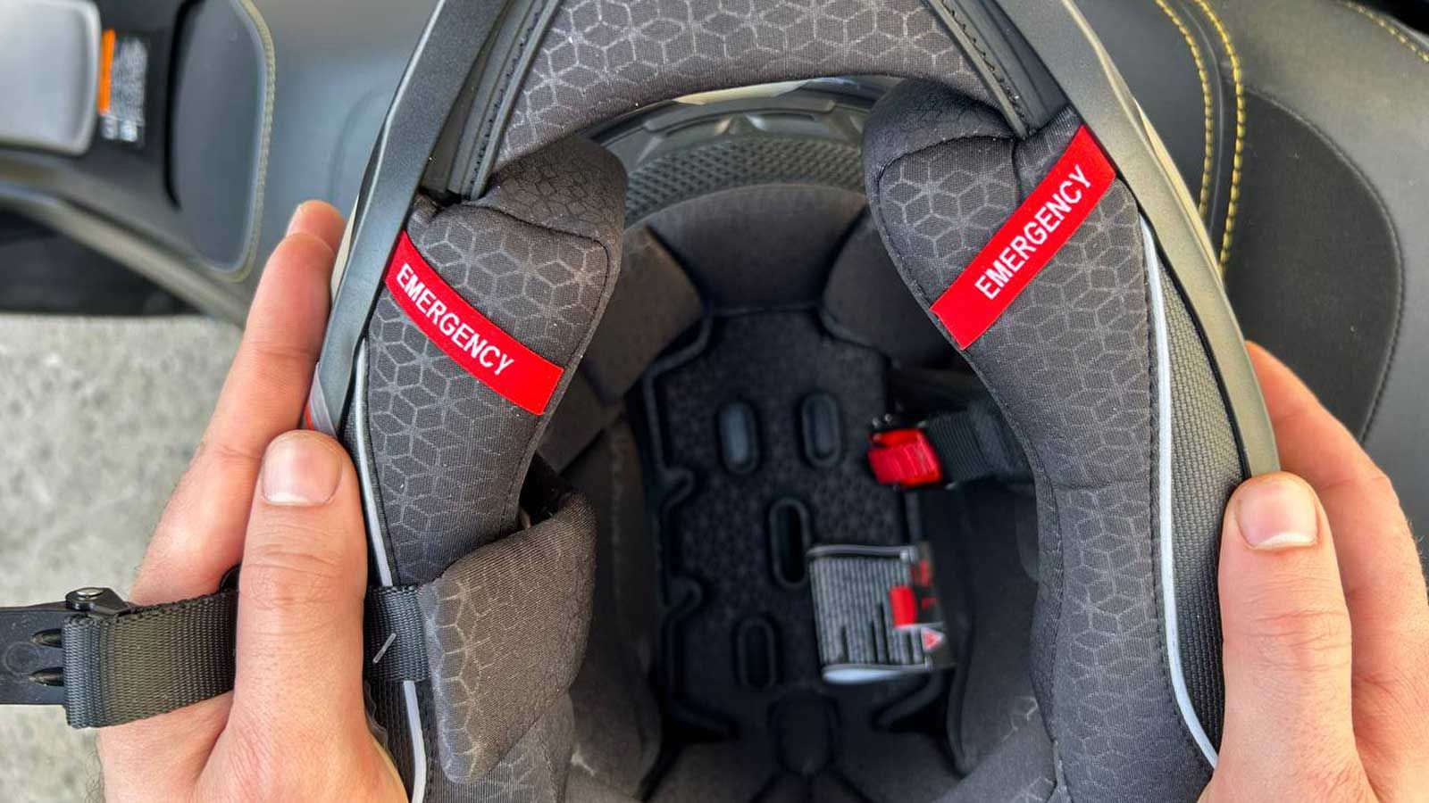 Σύστημα ταχείας απελευθέρωσης στα πλαϊνά μαξιλαράκια του FSD 805.