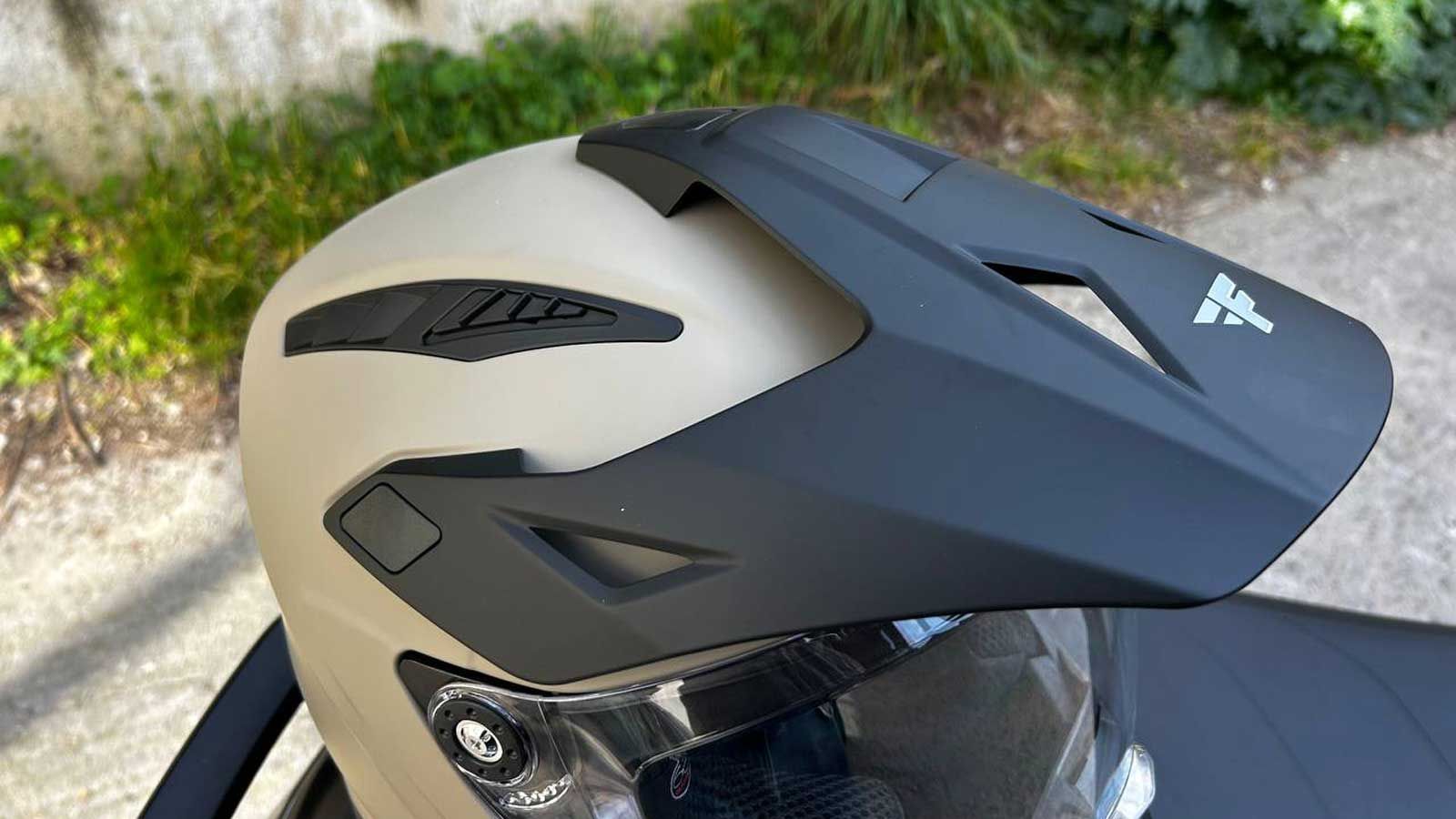 Οι διακόπτες των αεραγωγών στο επνάω μέρος.