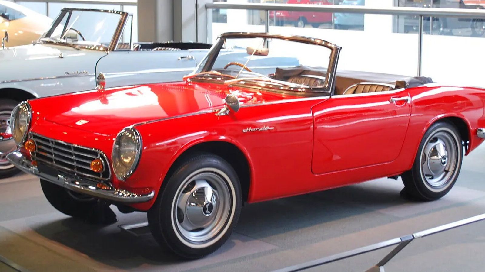Στις 5 Ιουνίου 1962 εμφανίστηκε στη Suzuka με ένα κατακόκκινο SPORTS 360