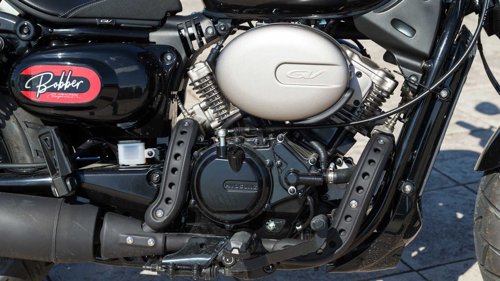 Hyosung GV 125 EVO Supreme V-Twin– Στυλ που ξεχωρίζει στα 125 κυβικά