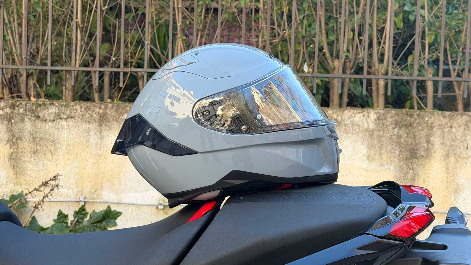 Το κράνος 910 SV διαθέτει αεροδυναμικό σχεδιασμό.