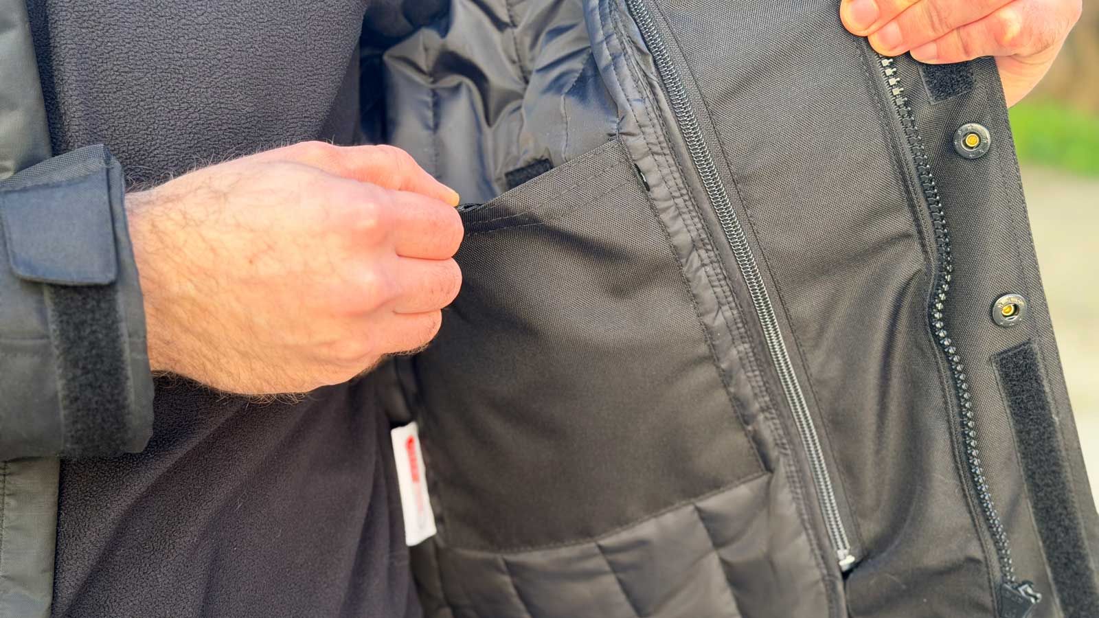 Το Nordcode Dust διαθέτει εσωτερική τσέπη τύπου Napoleon στη θερμική επένδυση.