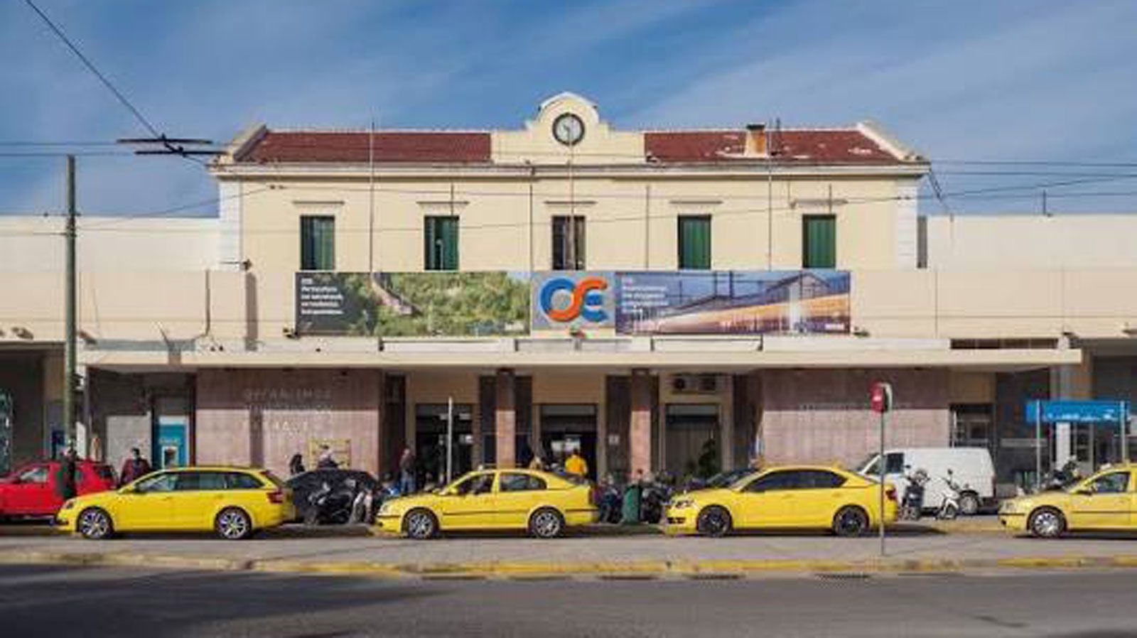 Εκτός λειτουργίας εδώ και περίπου δύο εβδομάδες απέναντι από τον Σταθμό Λαρίσης