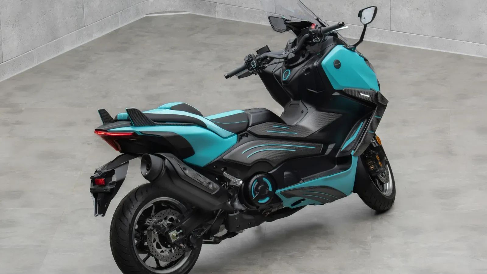 Yamaha TMAX 560: Η Mansory το μετατρέπει σε luxury scooter