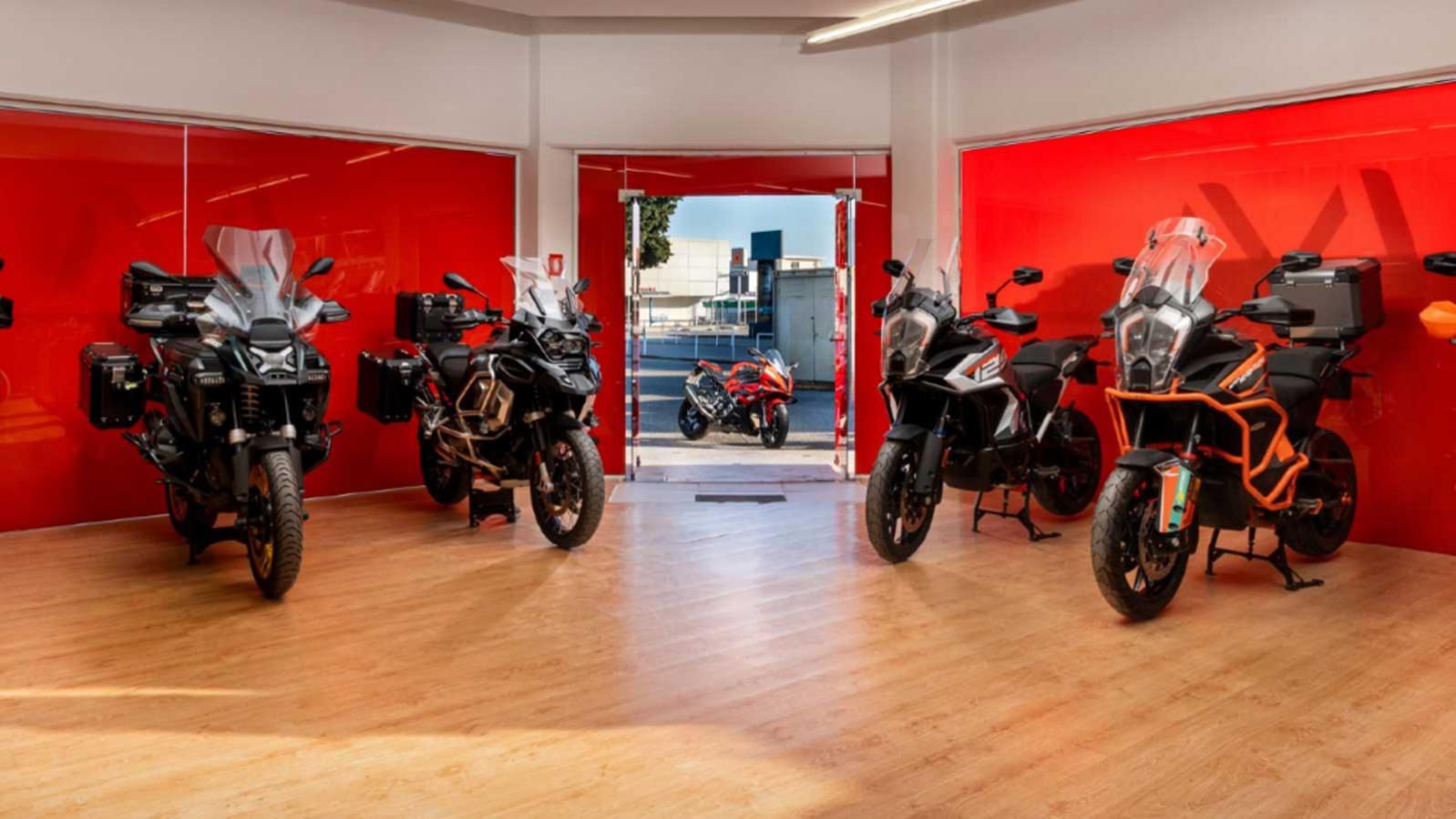 Από το συνεργείο του 1988 στην MDNMotorcycles! 