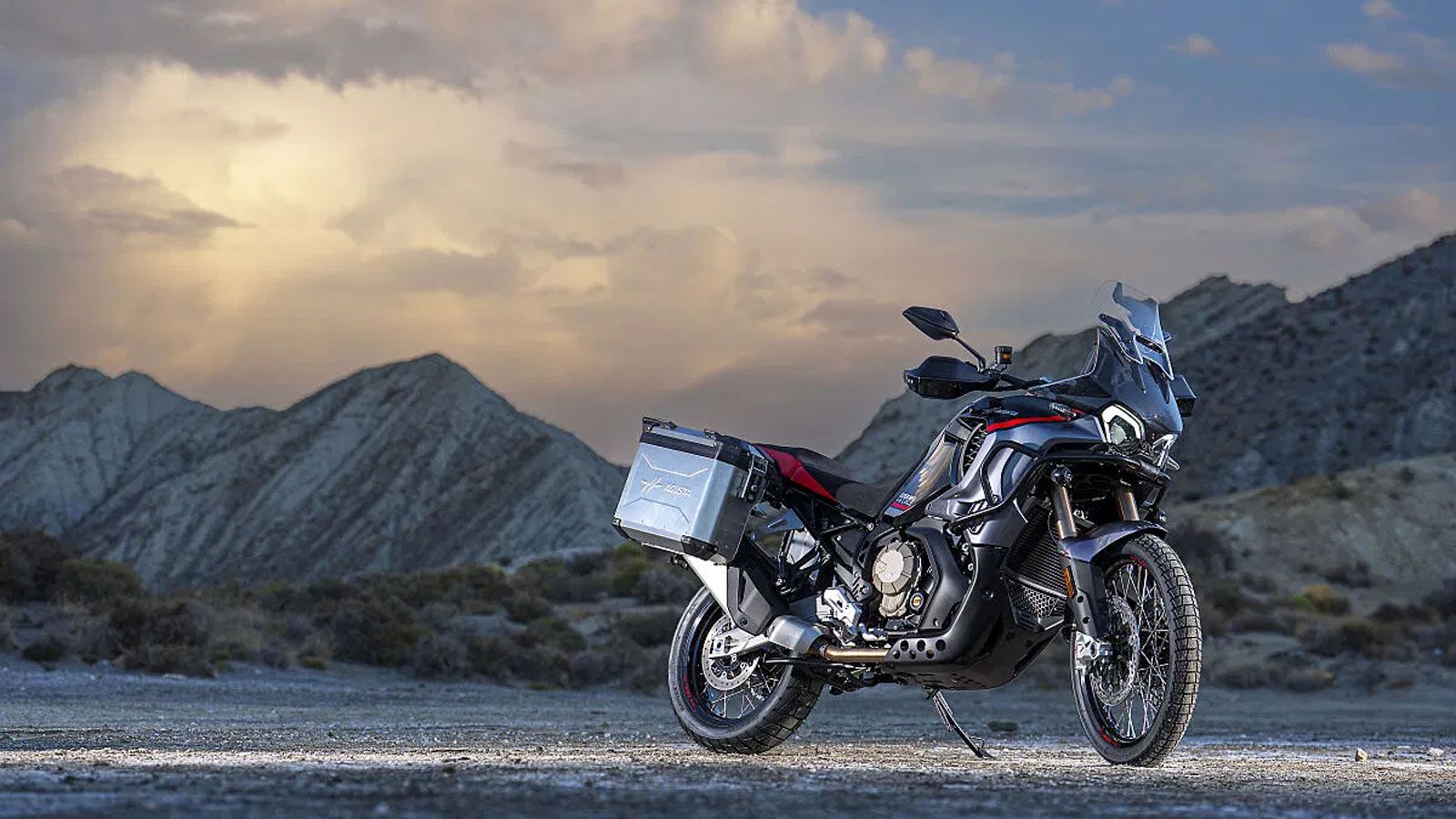 ο βασικό ηλεκτρονικό πακέτο της Enduro Veloce περιλαμβάνει μονάδα αδρανειακών μετρήσεων έξι αξόνων (IMU), Cornering ABS, τρία riding modes και ένα πλή