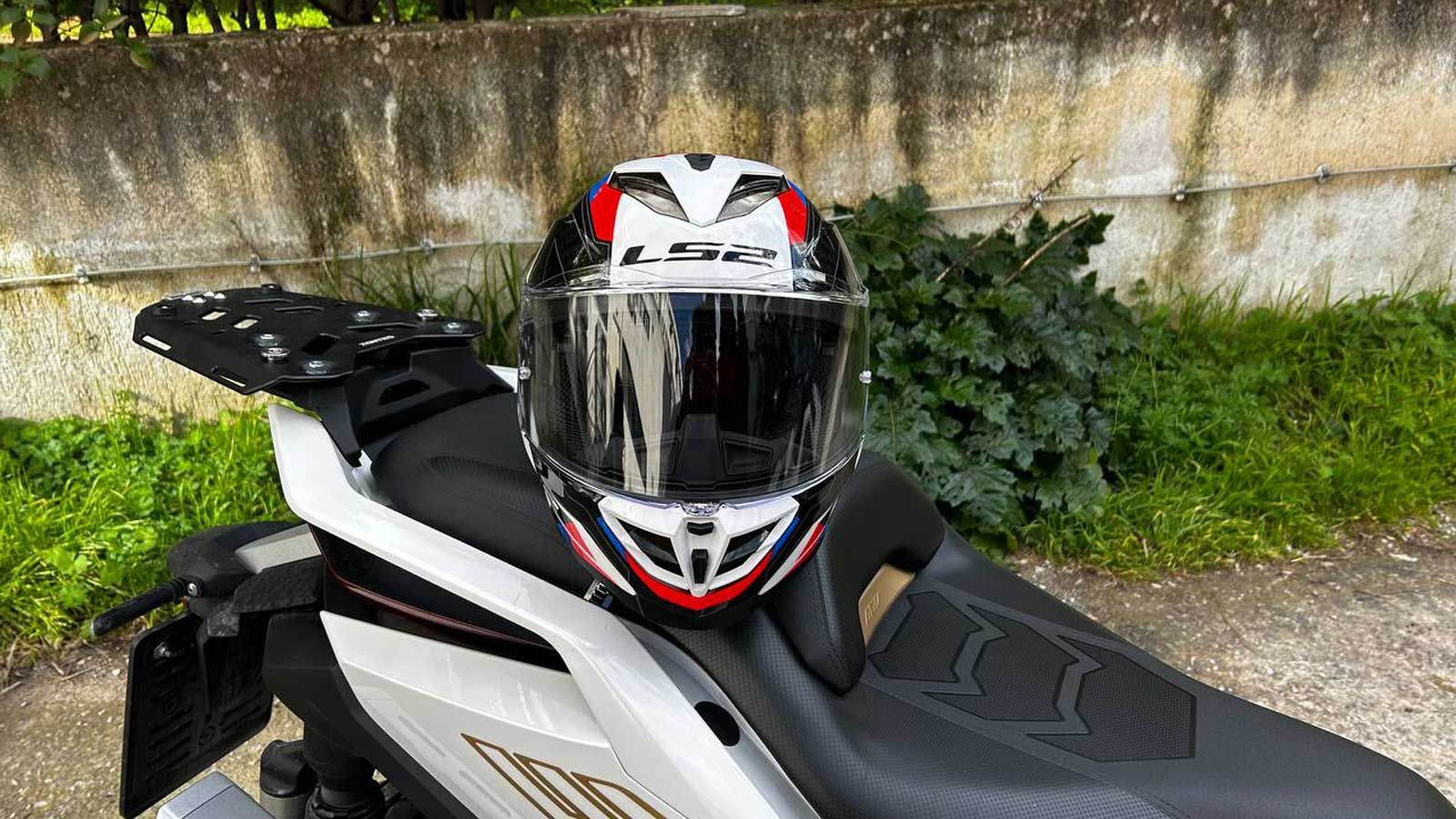 Η  LS2 ανανεώνει τη σειρά Storm με την τρίτη πλέον προσθήκη, η οποία φέρει σημαντικές βελτιώσεις αλλά  διατηρεί και τα χαρακτηριστικά που έφεραν τα δυ