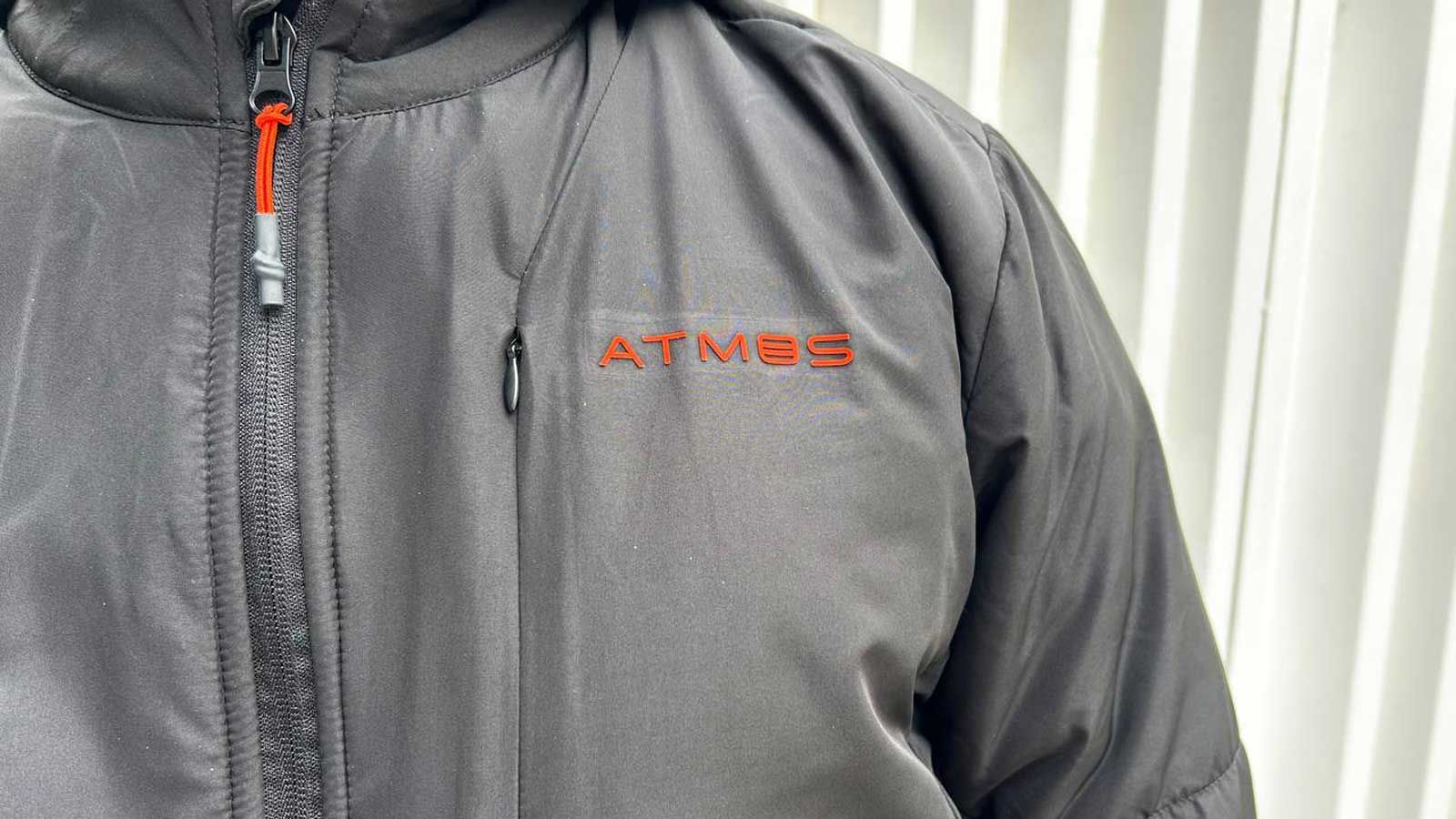 Εξωτερική τσέπη στο στήθος διαθέτει το Oxford Atmos Thermo Mid-Layer Puffer