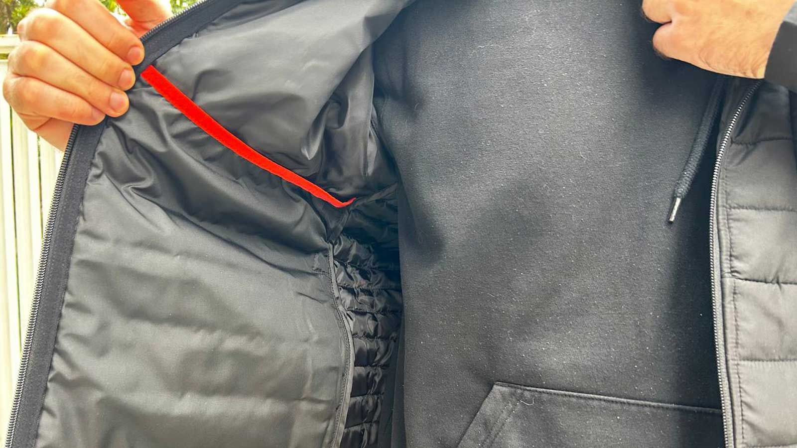 Εσωτερική δεξιά τσέπη που χρησιμεύει και ως θήκη μεταφοράς για  το Oxford Atmos Thermo Mid-Layer Puffer