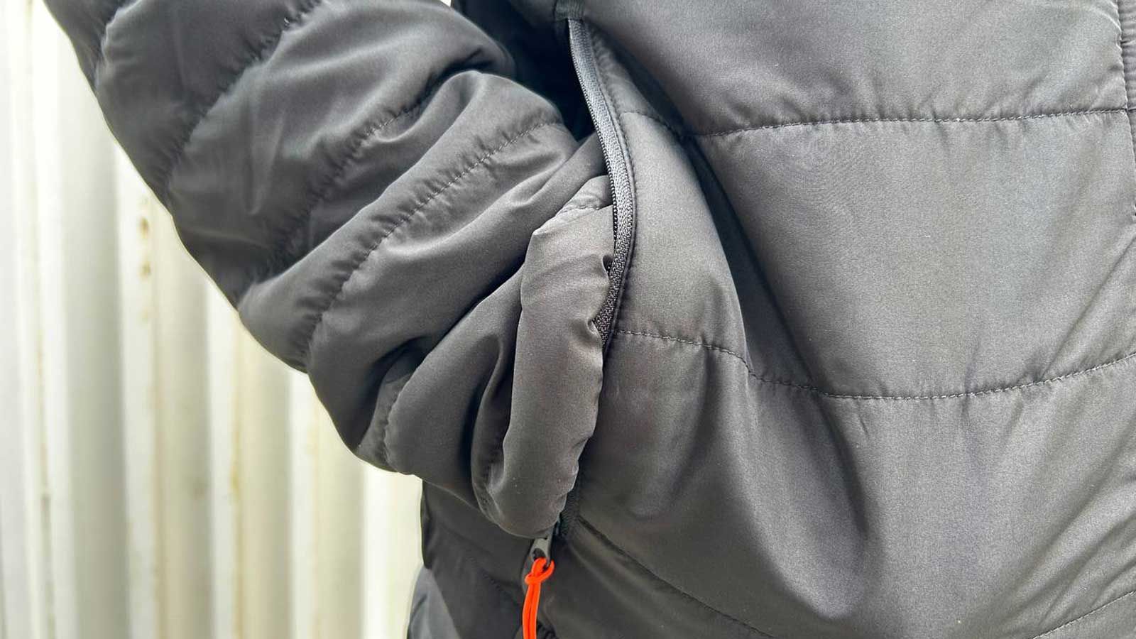 Εξωτερικές τσέπες και στις δυο πλευρές για το Oxford Atmos Thermo Mid Layer fleece