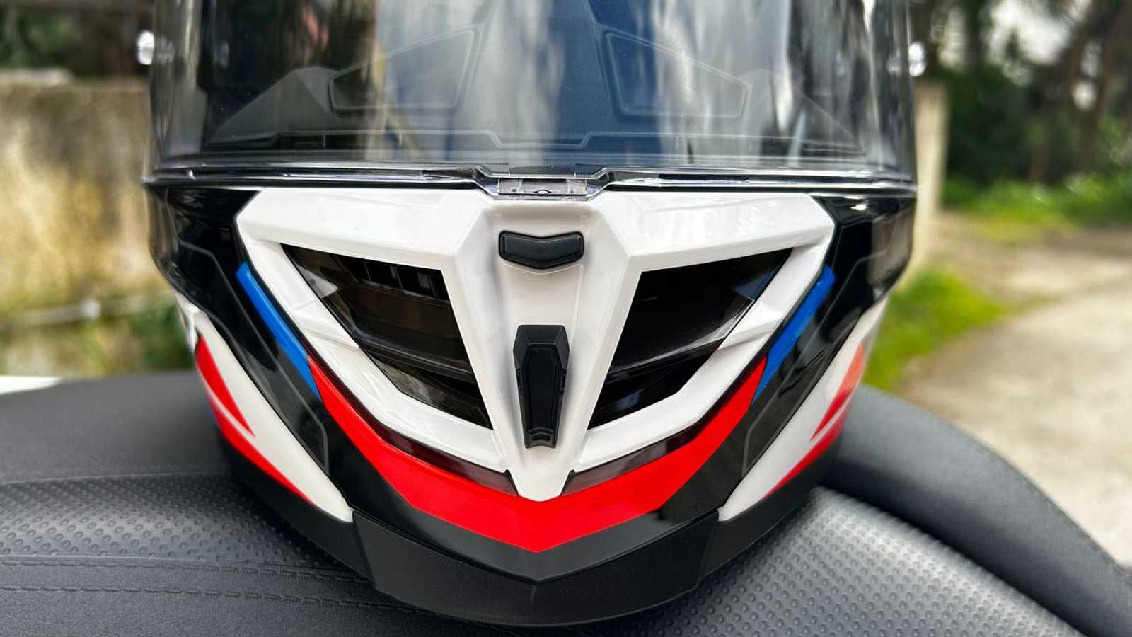 Μεγάλος αεραγωγός στο πηγούνι του Storm III.