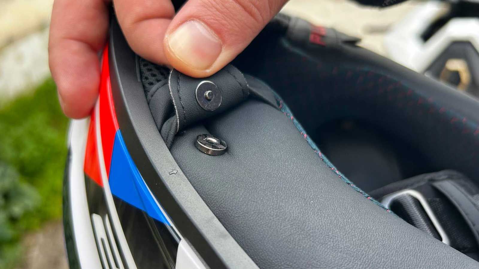 Μαγνωτικό κούμπωμα για το υποσιάγωνο στο Strorm ΙΙΙ.