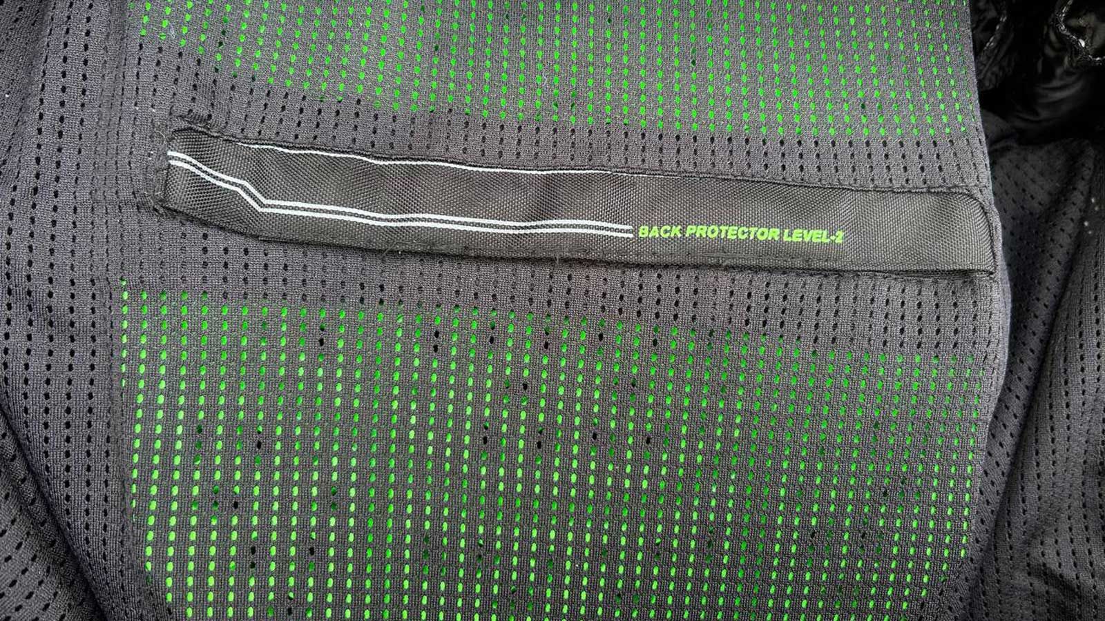 Το προστατευτικό πλάτης επιπέδου 2 στο Top speed.