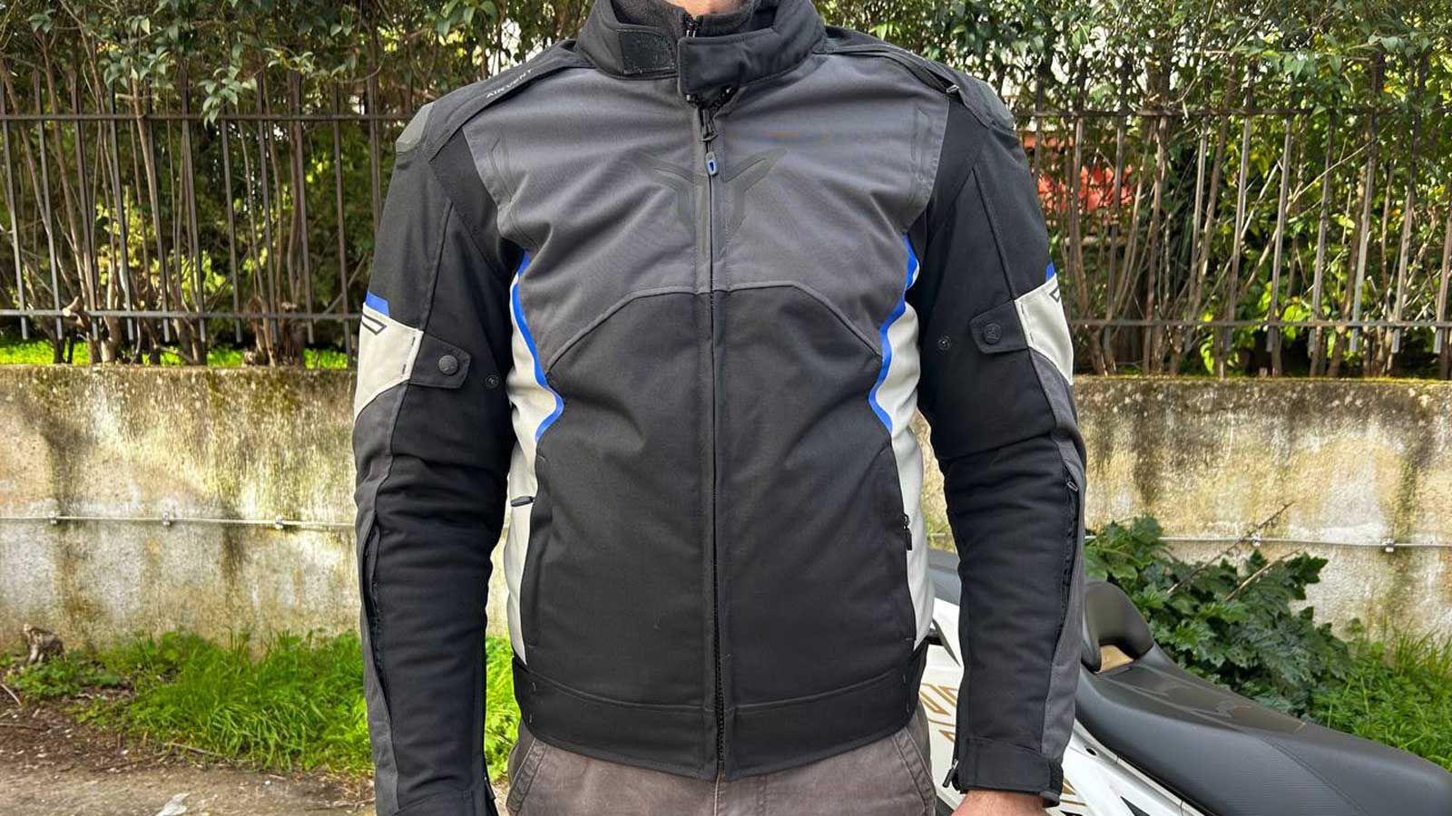 Το Nordcode Top speed είναι χειμερινό μπουφάν με αφαιρούμενη θερμική επένδυση και αδιαβροχοποίηση.