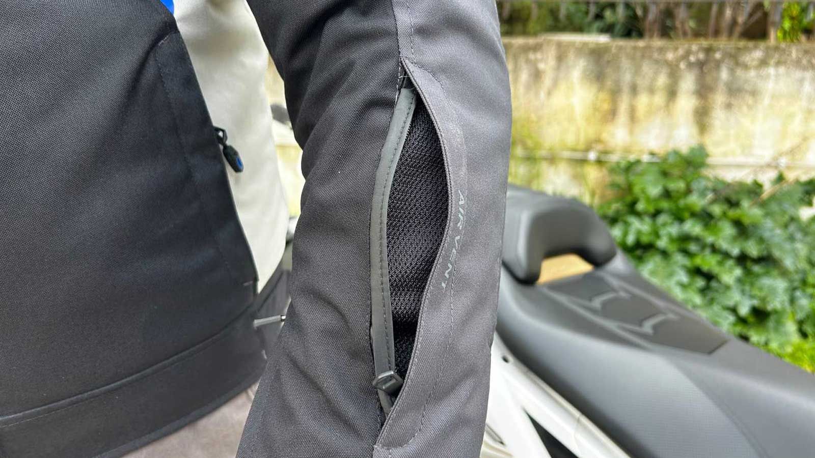 Ο αεραγωγός στο μανίκι.