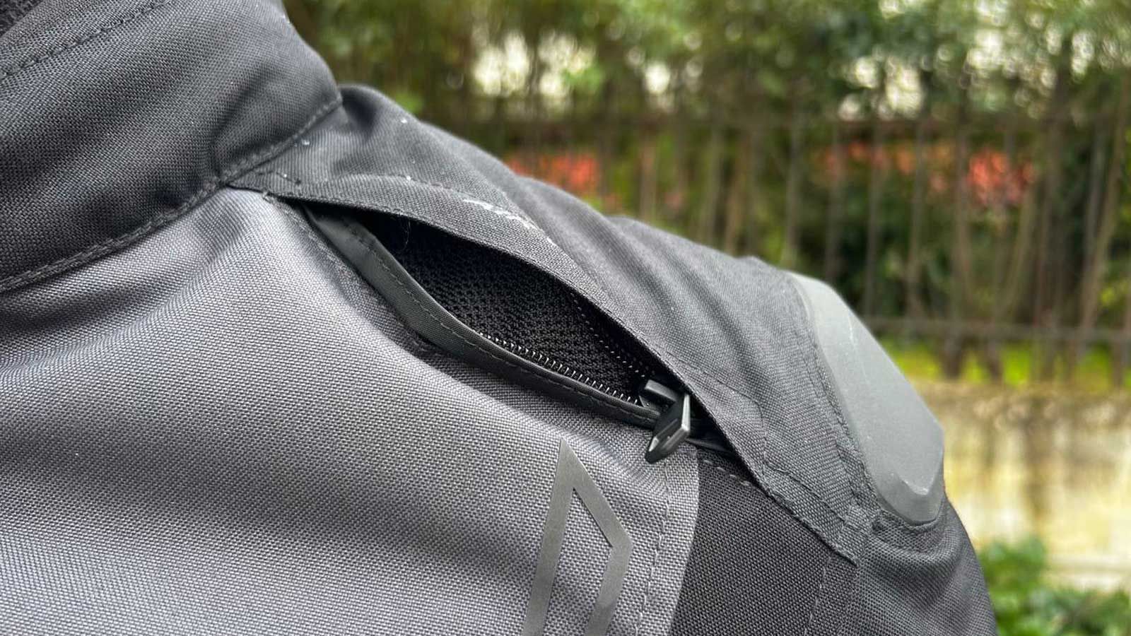 Ο αεραγωγός στο ύψος του στήθους.