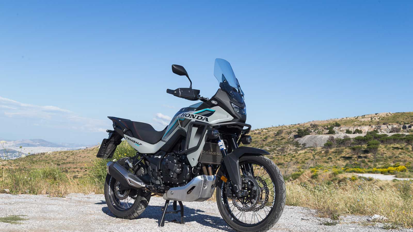 Honda Transalp 750 E-Clutch: Η διαχρονική σειρά «φοράει» νέα τεχνολογία