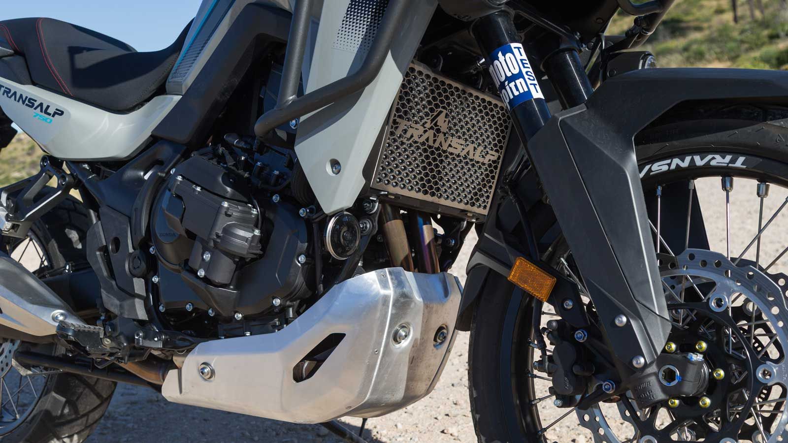 Honda Transalp 750 E-Clutch: Η διαχρονική σειρά «φοράει» νέα τεχνολογία