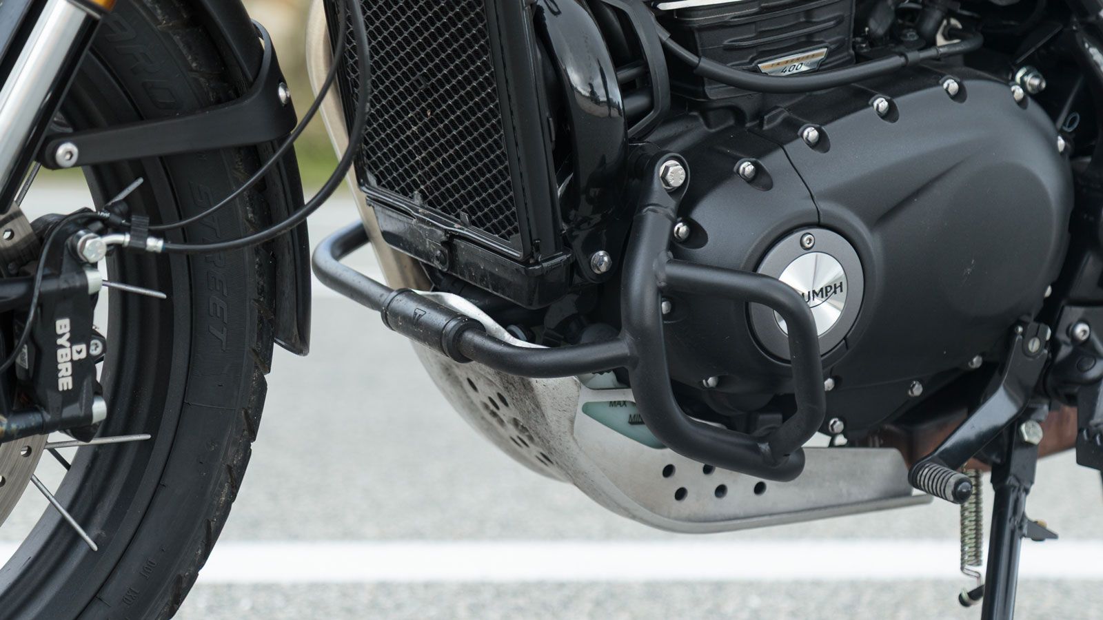 Ο κινητήρας σειράς TR ολοκληρώνει την εικόνα με μαύρη επίστρωση χρώματος, κατεργασμένες ψύκτρες και μεταλλικά logo στοιχεία που αποδεικνύουν την προσο