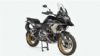 Μία R 1250 GS με τα κάγκελα της Akrapovic τοποθετημένα. 