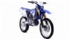 Μία Yamaha WR450F με το σύστημα 2-Trac της Ohlins: Προσέξτε τους δύο σωλήνες υψηλής πίεσης, που πηγαίνουν στην πλήμνη του εμπρός τροχού, στην οποία υπάρχει υδραυλικός κινητήρας. 