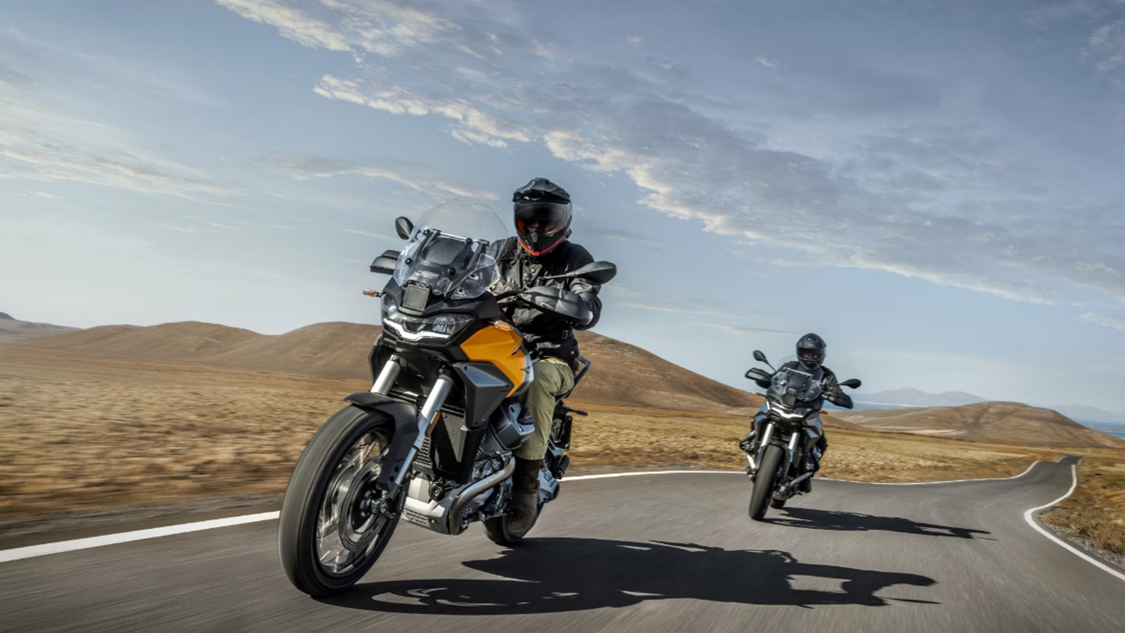 Για τον Απρίλιο, το μοντέλο συνοδεύεται από όφελος 1.500 ευρώ, το οποίο μπορεί να αξιοποιηθεί είτε σε γνήσια αξεσουάρ, είτε σε τεχνικό εξοπλισμό αναβάτη, είτε ως έκπτωση στην τελική τιμή αγοράς. Το πρ