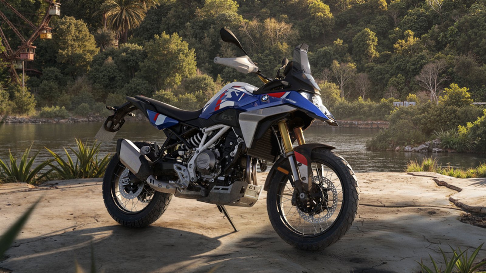 Στην καρδιά της F 450 GS βρίσκεται ένας νέος δικύλινδρος κινητήρας 420 κ.εκ., προδιαγραφών Euro5+, που αποδίδει 48 ίππους στις 8.750 σ.α.λ. και 43 Nm ροπής στις 6.750 σ.α.λ., αγγίζοντας το όριο της κα