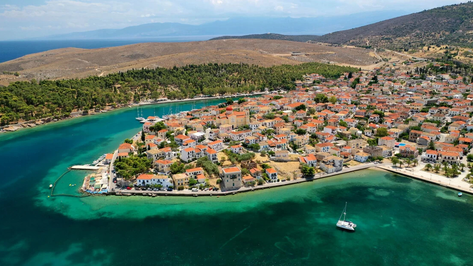 Συνολικά, μιλάμε για περίπου 220 χιλιόμετρα. Γίνεται άνετα αυθημερόν, αλλά με τόσες στάσεις στον δρόμο, δύσκολα θα πας «καρφί».