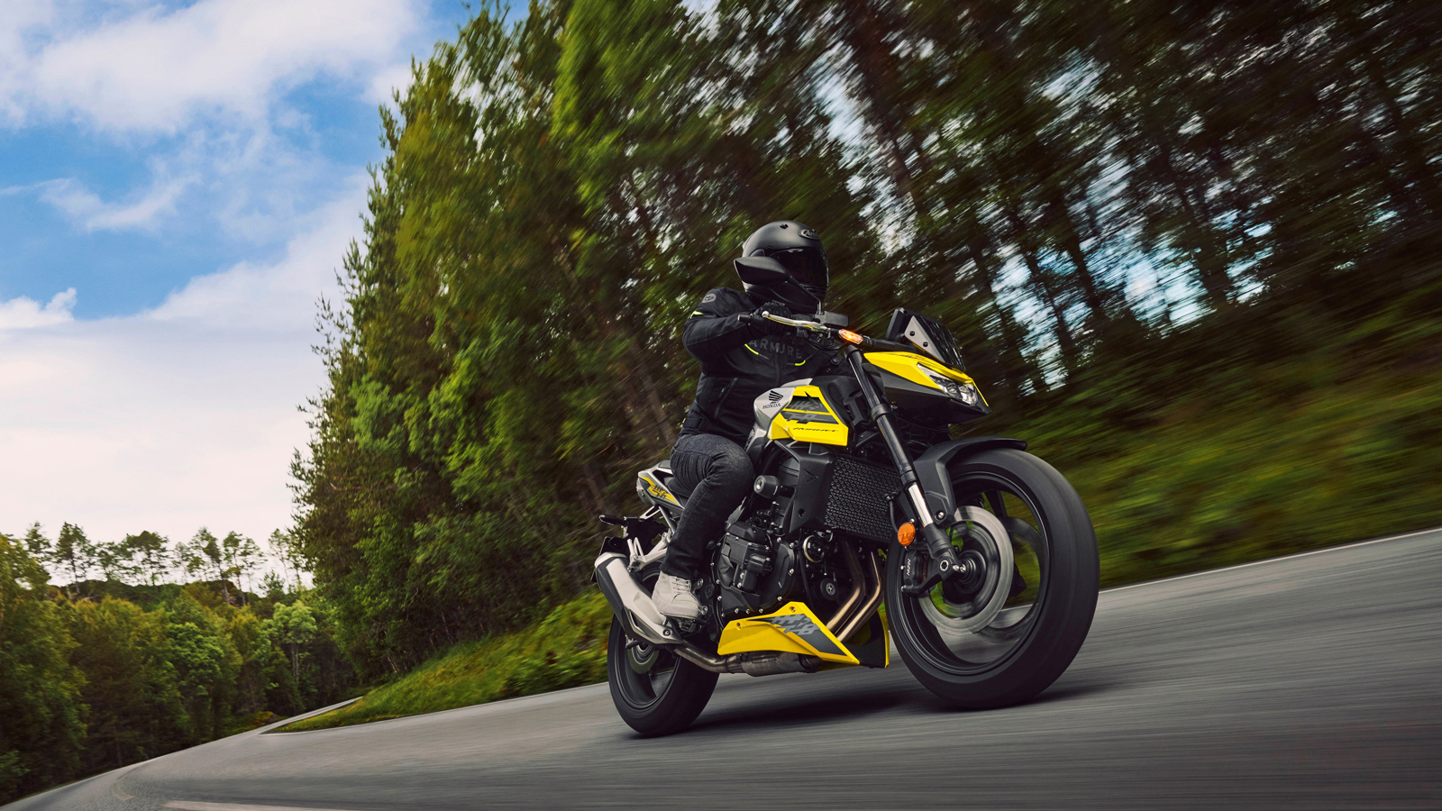 Η CB750 Hornet αποτελεί μία ολοκληρωμένη πρόταση στη μεσαία κατηγορία naked, συνδυάζοντας χαμηλό βάρος, σύγχρονη τεχνολογία και έντονο fun-to-ride χαρακτήρα.