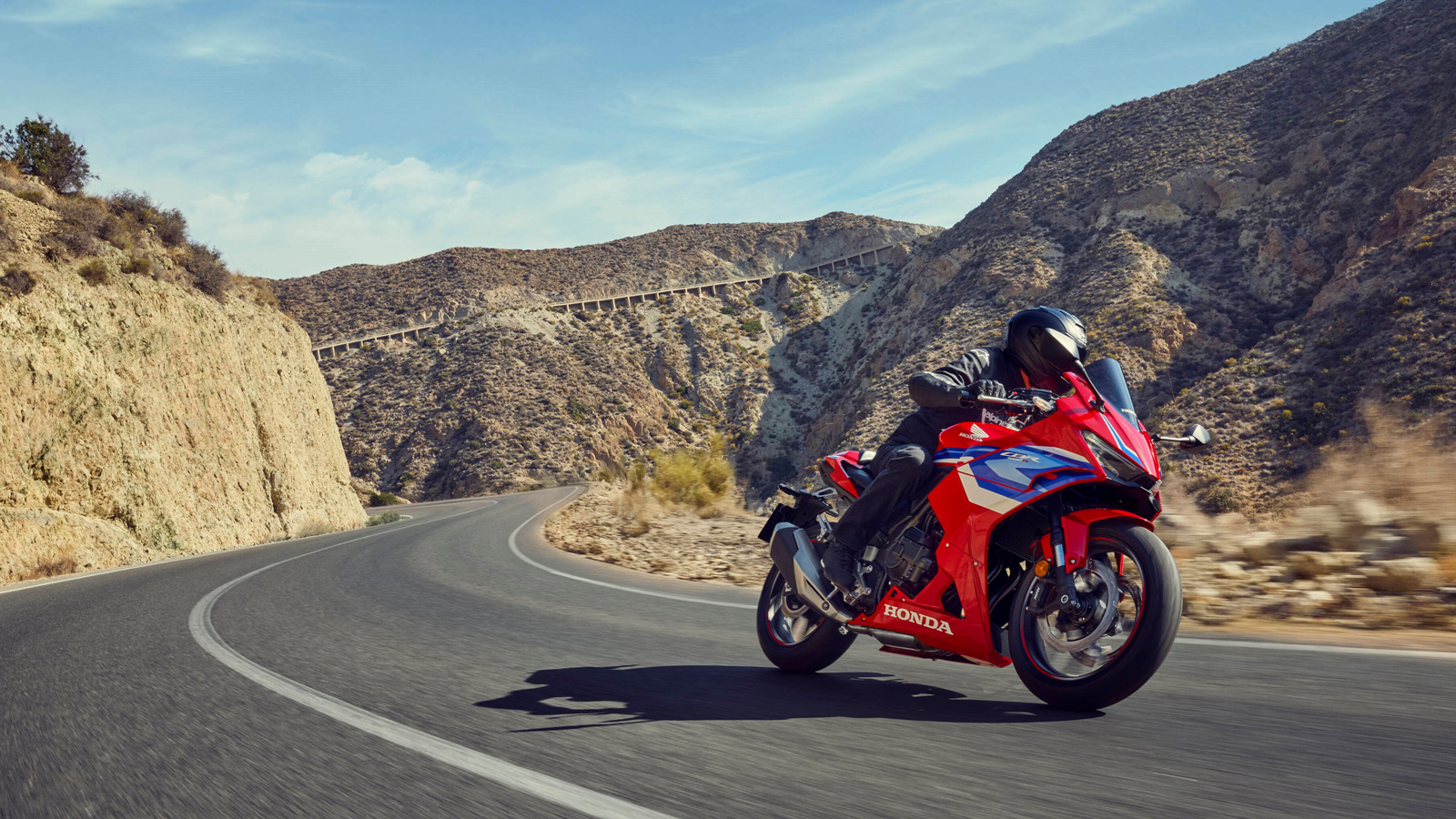 Το αποτέλεσμα είναι μια μοτοσυκλέτα που απευθύνεται τόσο σε νέους αναβάτες όσο και σε πιο έμπειρους που αναζητούν πρακτικότητα χωρίς να θυσιάζουν το fun factor. Το αποτέλεσμα είναι μια μοτοσυκλέτα που απευθύνεται τόσο σε νέους αναβάτες όσο και σε πιο έμπειρους που αναζητούν πρακτικότητα χωρίς να θυσιάζουν το fun factor.