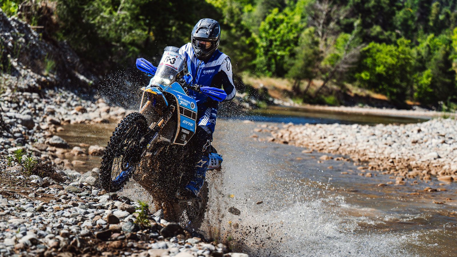 Οι Έλληνες αναβάτες της Motodynamics Rally Team δεν κατέπληξαν μόνο με τις επιδόσεις και τις Yamaha Ténéré 700 GYTR, αλλά και με την εμφάνιση τους. Οι Έλληνες αναβάτες της Motodynamics Rally Team δεν κατέπληξαν μόνο με τις επιδόσεις και τις Yamaha Ténéré 700 GYTR, αλλά και με την εμφάνιση τους.