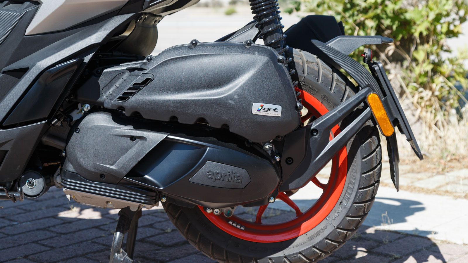 Ο κινητήρας του Aprilia SRGT 200 αποτελεί έναν από τους βασικούς άξονες της συνολικής του ταυτότητας, συνδυάζοντας απόδοση, πολιτισμένο χαρακτήρα και τεχνολογική πληρότητα σε ένα σύνολο που ανταποκρίν
