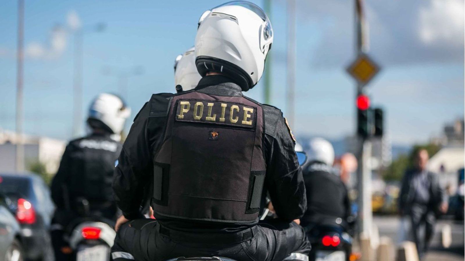 Σαφές μήνυμα για τη μη χρήση κράνους έστειλε ο Υπουργός Προστασίας του Πολίτη, Μιχάλης Χρυσοχοΐδης. Όπως τόνισε, η Τροχαία έχει ξεκινήσει στοχευμένο πρόγραμμα αστυνόμευσης που συνοδεύεται από καμπάνια