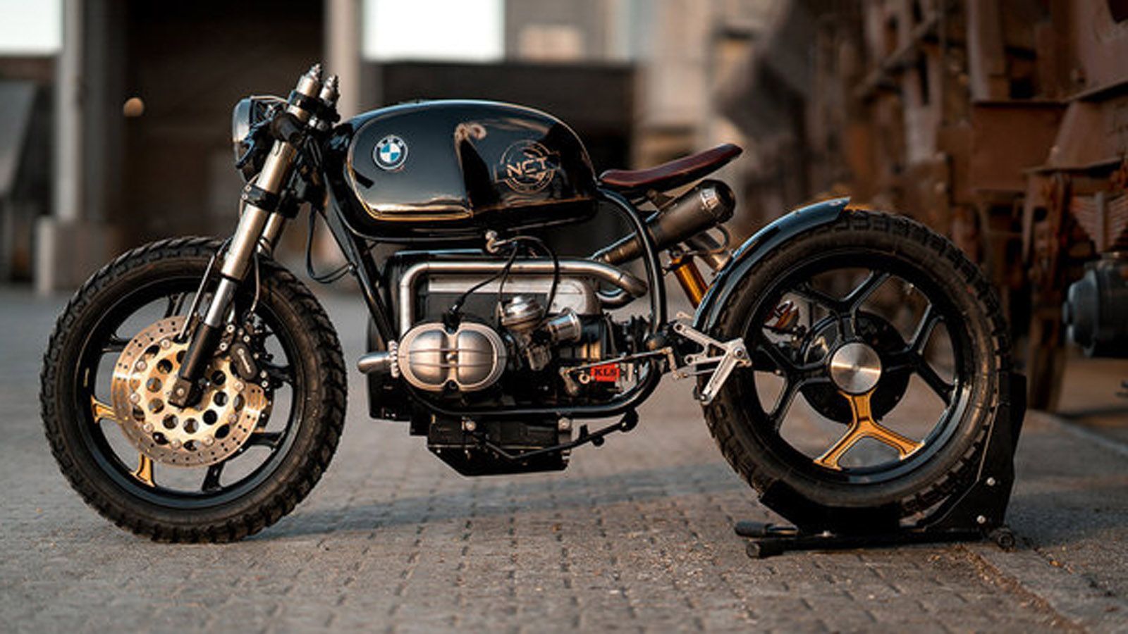 R custom. BMW r100 Cafe Racer. Мотоцикл БМВ r100. Каферейсер БМВ r100. Скремблер BMW r100.