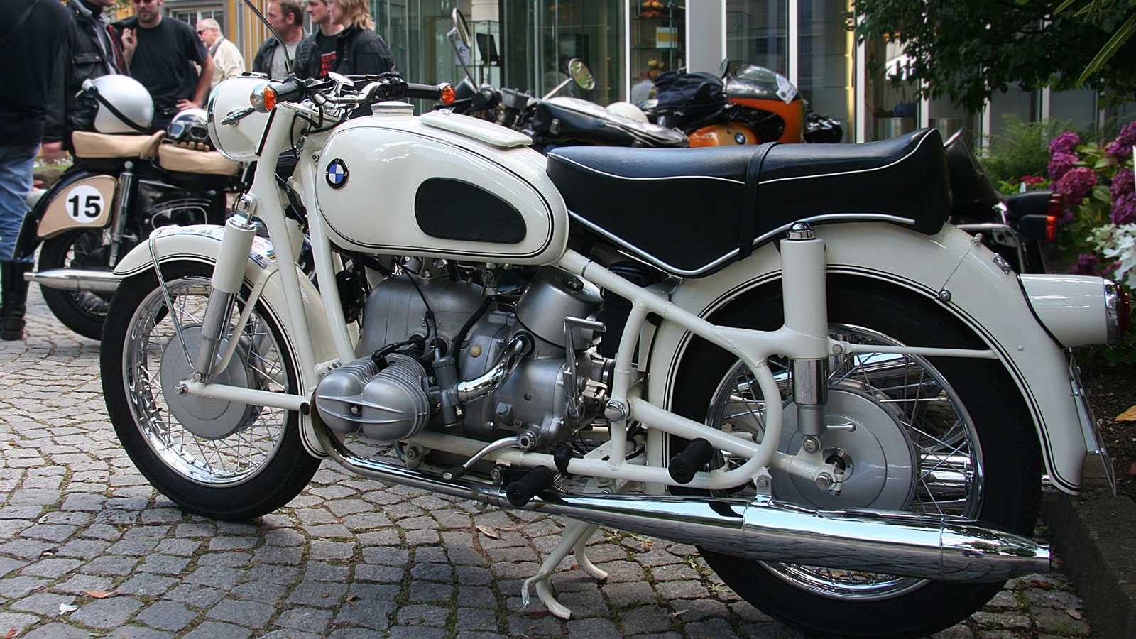 Γιατί οι Γερμανοί λένε τις BMW “λαστιχένιες αγελάδες”; Η περίεργη ιστορία άπο πίσω