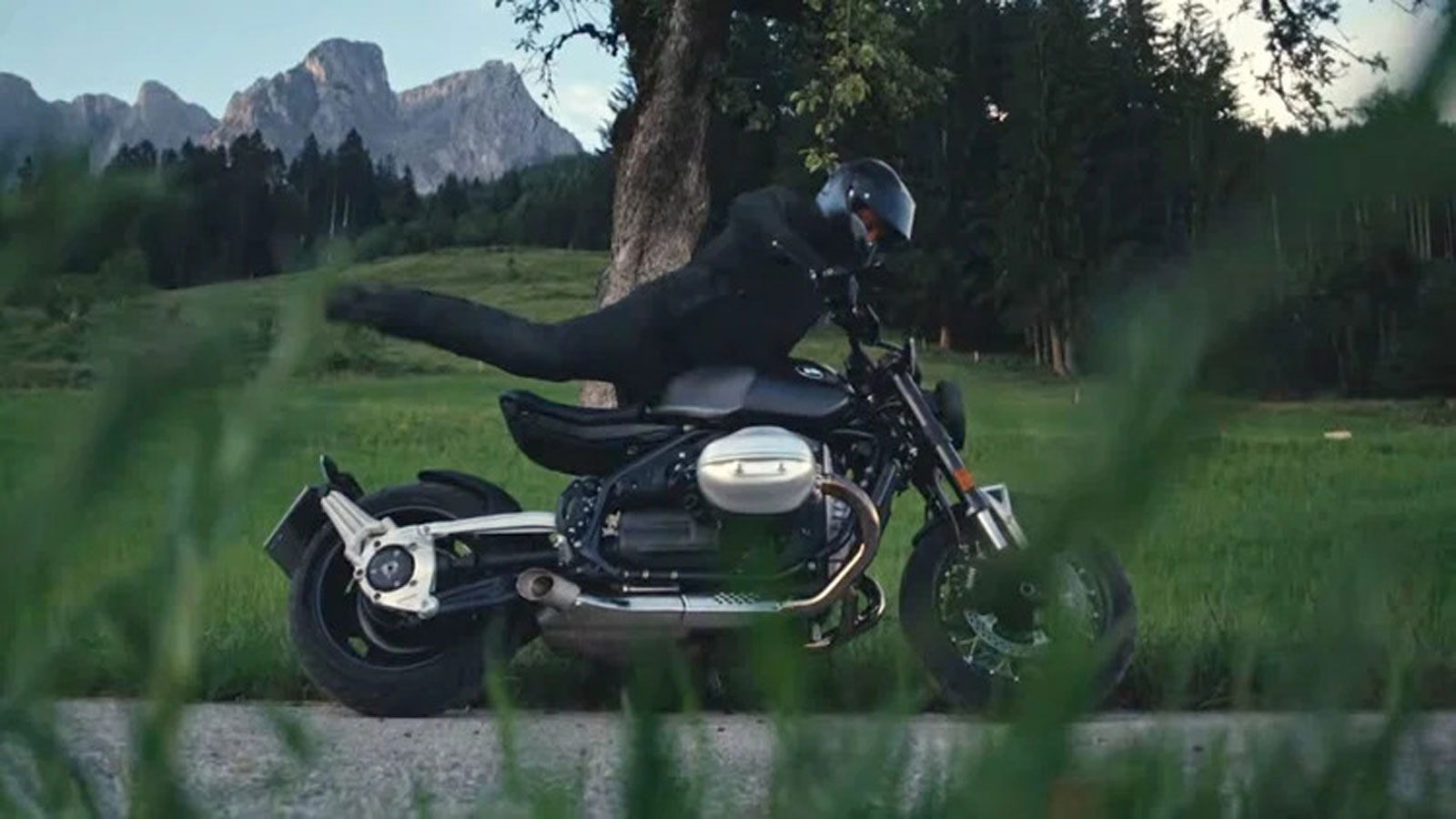Νέο video της BMW αποκαλύπτει αλλαγές στην R20 Νέο video της BMW αποκαλύπτει αλλαγές στην R20