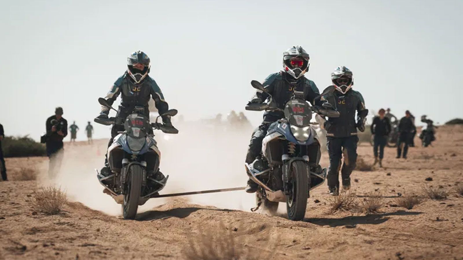 Η Ρουμανία θα φιλοξενήσει το BMW GS Trophy 2026, προσφέροντας βουνά, ποτάμια και σκληρές εκτός δρόμου διαδρομές. Οι κορυφαίοι αναβάτες από όλο τον κόσμο θα δοκιμάσουν τις αντοχές τους στα Καρπάθια, σε