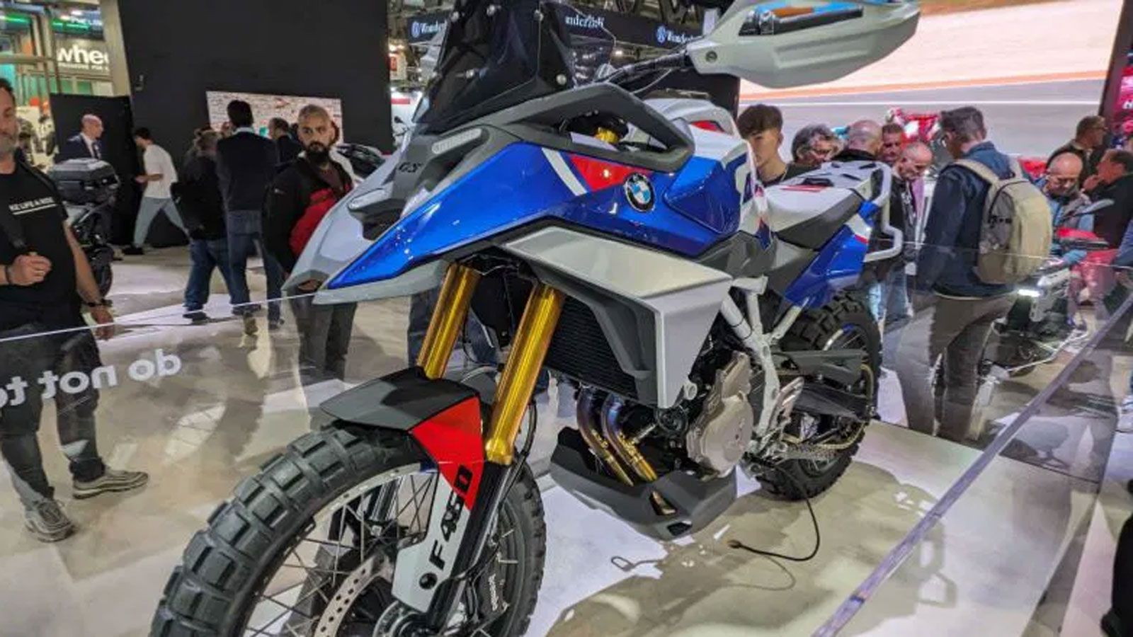 Η TVS Motor ετοιμάζει ένα ολοκαίνουργιο adventure μοντέλο 450 κυβικών, το οποίο θα παρουσιαστεί επίσημα στις 4 Νοεμβρίου, στην EICMA του Μιλάνου. Η TVS Motor ετοιμάζει ένα ολοκαίνουργιο adventure μοντέλο 450 κυβικών, το οποίο θα παρουσιαστεί επίσημα στις 4 Νοεμβρίου, στην EICMA του Μιλάνου.