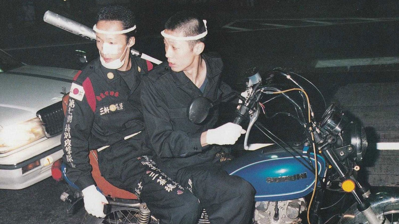 Οι Bosozoku δεν ήταν «γκρουπάκια» με μηχανάκια. Ήταν εξέγερση με δύο τροχούς. Οι Bosozoku δεν ήταν «γκρουπάκια» με μηχανάκια. Ήταν εξέγερση με δύο τροχούς.