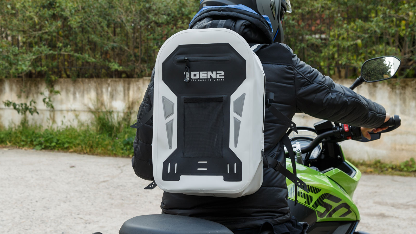 Το αδιάβροχο Backpack της Gen2, λαμβάνει πιστοποίηση IPX7. Το αδιάβροχο Backpack της Gen2, λαμβάνει πιστοποίηση IPX7.