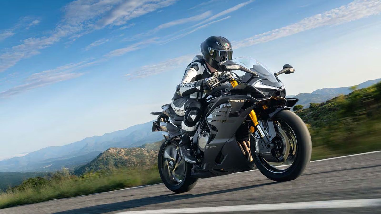 CFMoto 750SR-R: Αποκάλυψε επίσημα στην Κίνα το νέο τετρακύλινδρο sportbike CFMoto 750SR-R: Αποκάλυψε επίσημα στην Κίνα το νέο τετρακύλινδρο sportbike