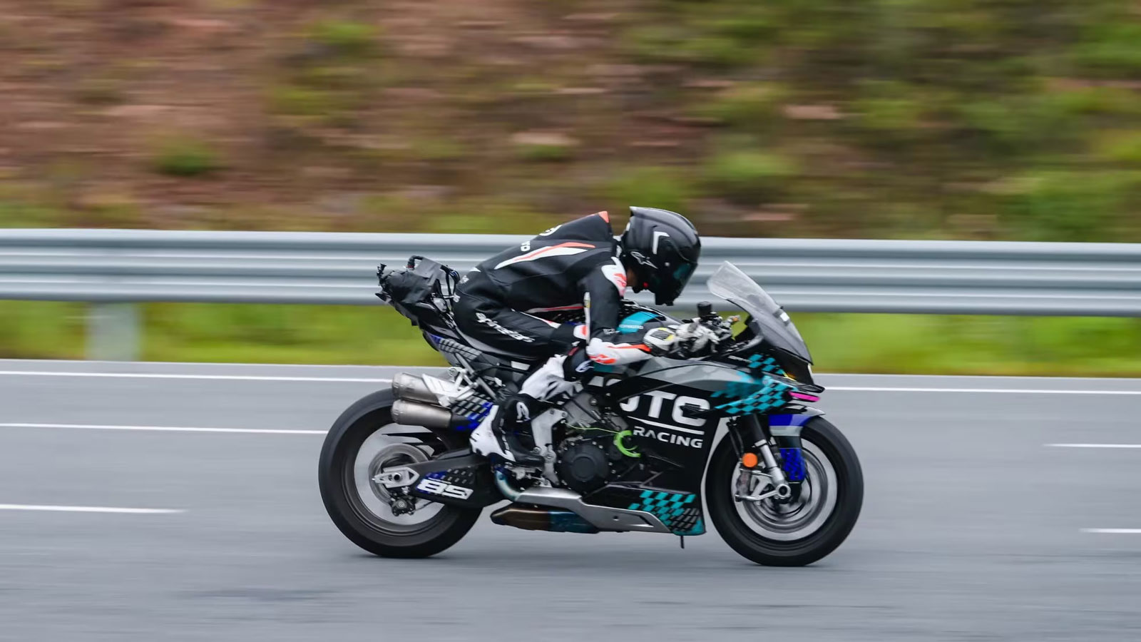 CFMOTO V4 SR-RR CFMOTO V4 SR-RR