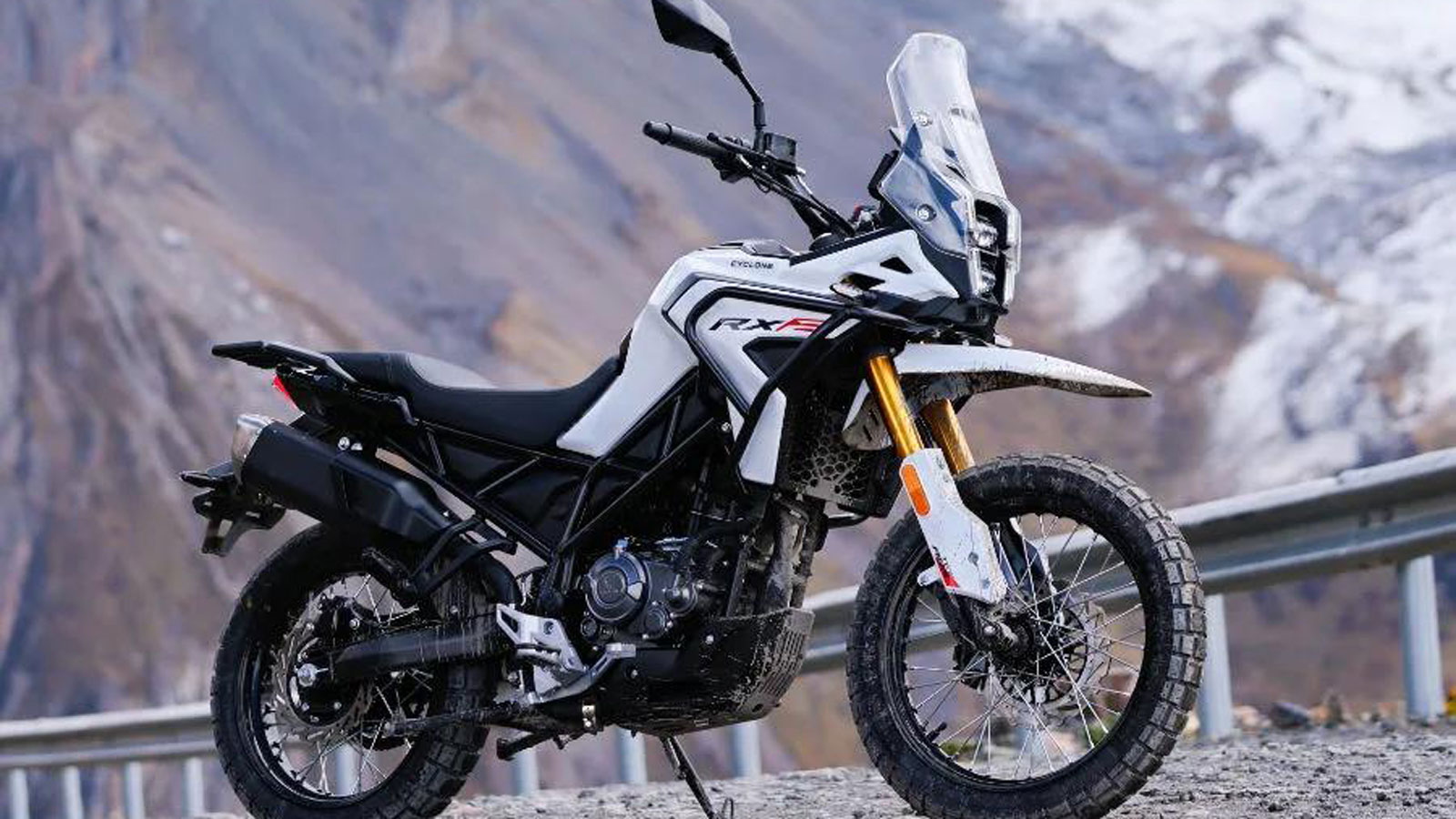 RX2 125: Με 15 ίππους, ABS, Traction Control και TFT οθόνη. RX2 125: Με 15 ίππους, ABS, Traction Control και TFT οθόνη.